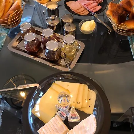 La De Lola Bed & Breakfast 3*